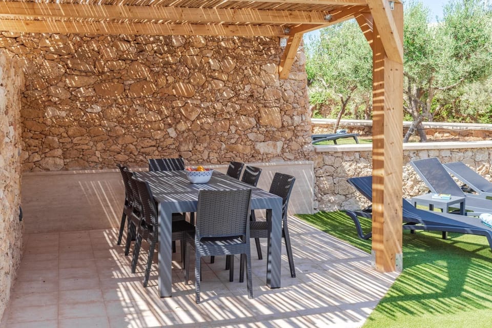 Villa | Outdoor dining