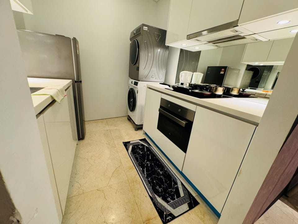 Standard Apartment, City View | Private kitchen | Electric kettle, dining tables