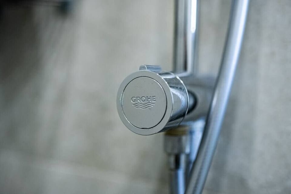 Hand-held showerhead