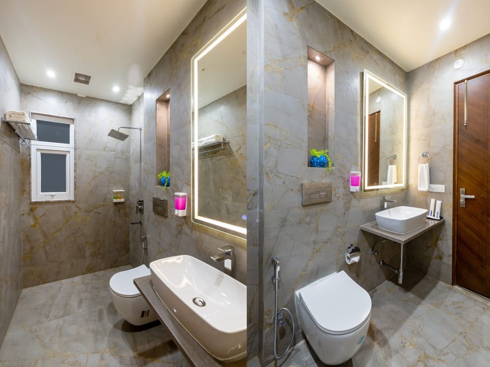 Superior Room, Balcony, City View | Bathroom | Shower, rainfall showerhead, designer toiletries, slippers