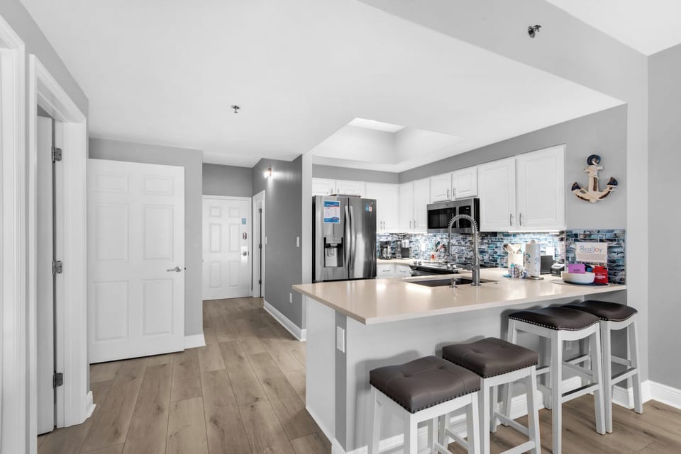 Eat-in bar seating