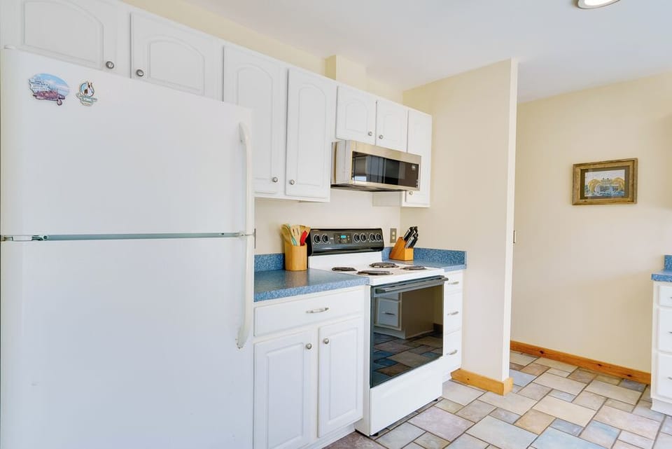 Well-Stocked Kitchen with all the comforts of home!
