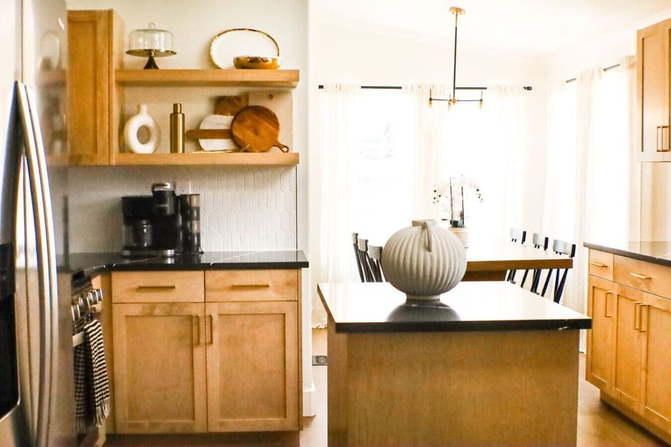 Kitchen & dining area