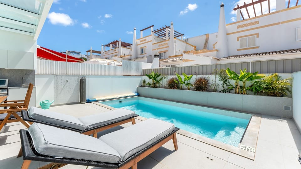 Unwind by the sparkling private pool under the warm sun, with comfortable loungers inviting you to relax and soak up the peaceful atmosphere.
#PrivatePool #SunLoungers #LovelyStay