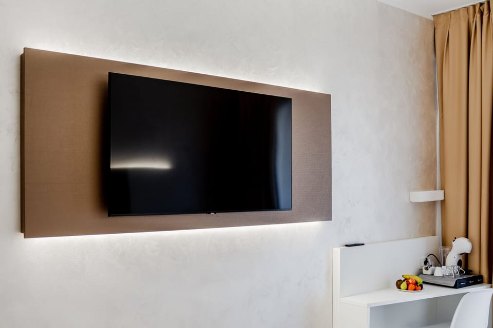 Comfort Double or Twin Room, 1 King Bed, Balcony, City View | Minibar, in-room safe, blackout drapes, soundproofing