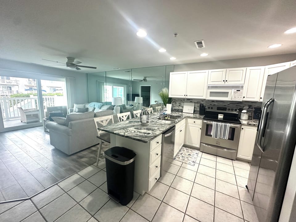 Kitchen and Breakfast Bar