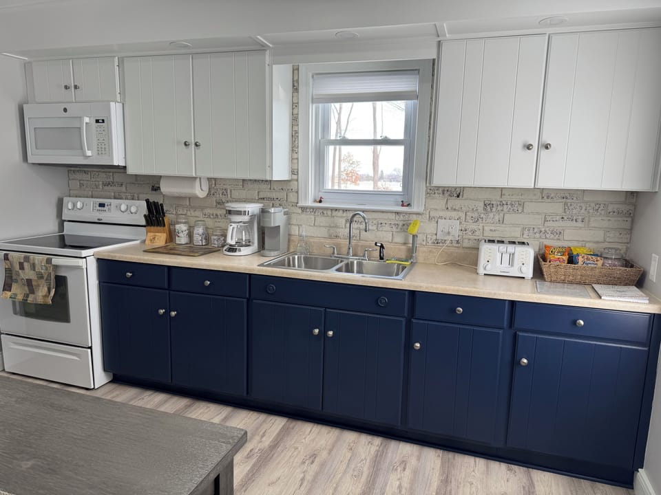 Full kitchen