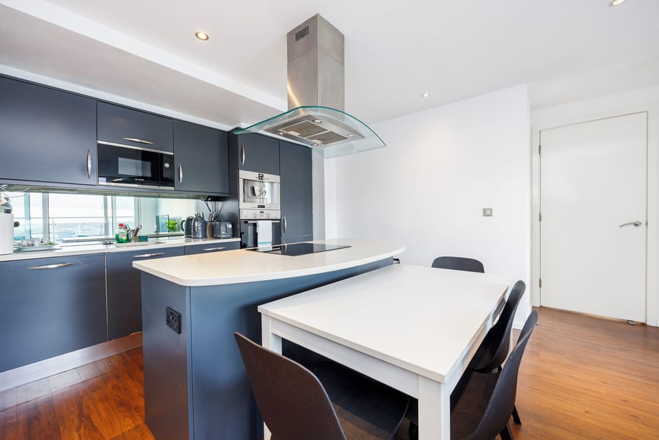 Apartment, 2 Bedrooms, City View | Private kitchen | Full-size fridge, microwave, oven, stovetop