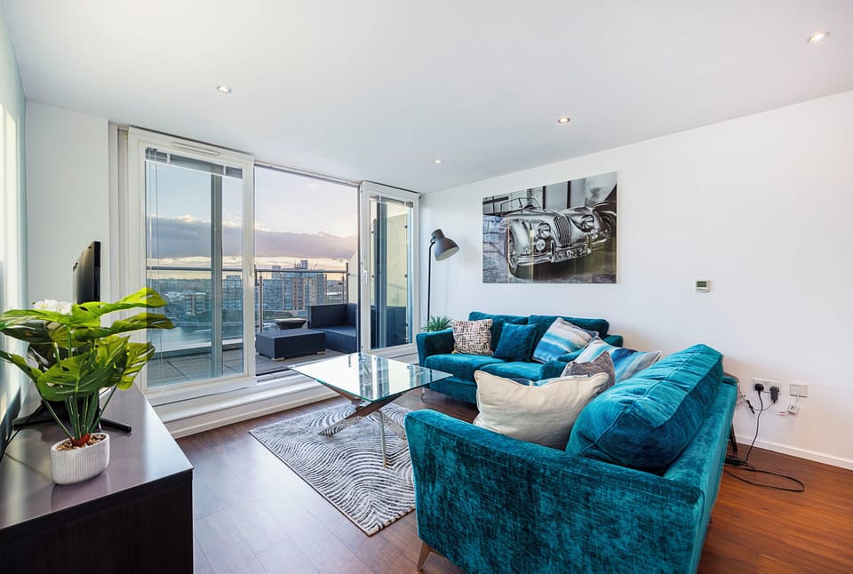 Apartment, 2 Bedrooms, City View | Living area