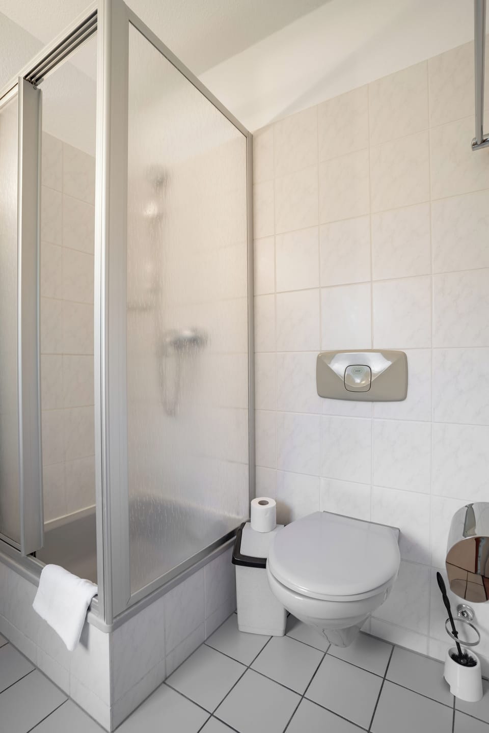 Double Room | Bathroom | Shower, towels, toilet paper