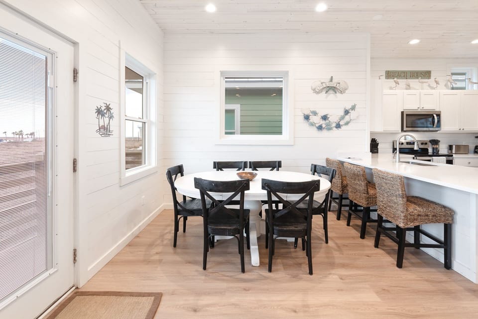 House, Multiple Beds, Pool Access, Ocean View (Beach to Bay) | Dining