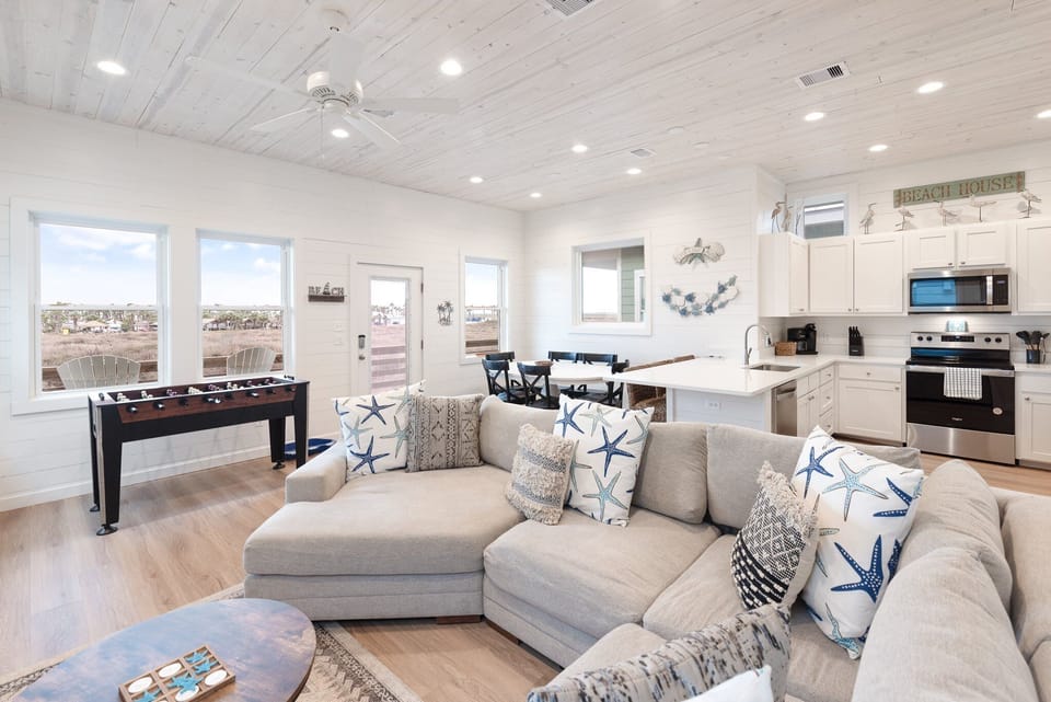 House, Multiple Beds, Pool Access, Ocean View (Beach to Bay) | Living area | 42-inch flat-screen TV with digital channels