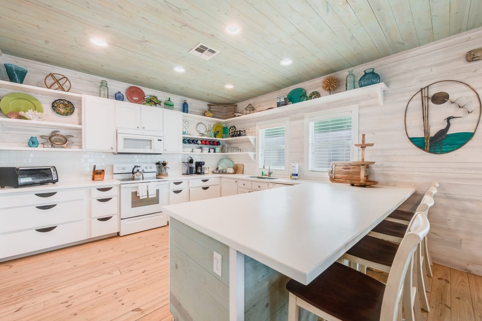 House, Multiple Beds, Patio, Pool View (Caney Creek Beach Club) | Private kitchen | Fridge, microwave, stovetop, dishwasher