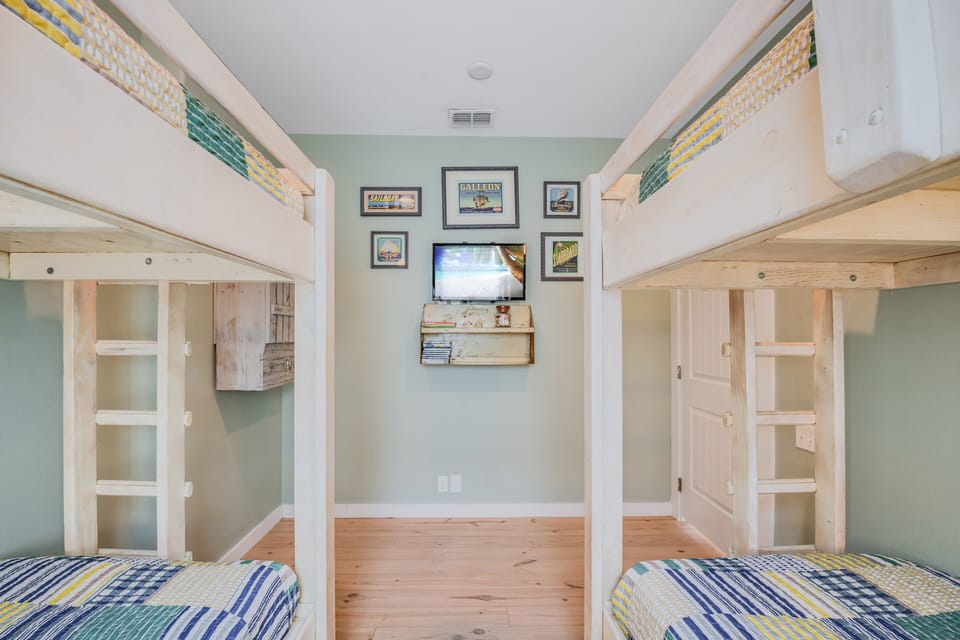House, Multiple Beds, Patio, Pool View (Caney Creek Beach Club) | 4 bedrooms, individually decorated, individually furnished, bed sheets