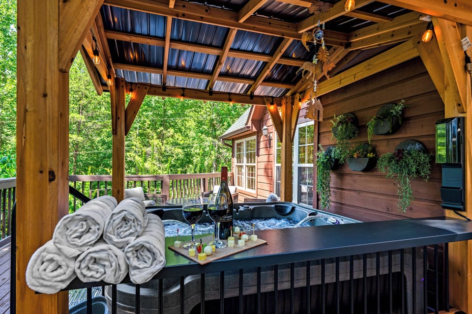 Imagine unwinding with a nice glass of wine after a long hike, soaking in the gorgeous surroundings in this brand new hot tub in Townsend, TN.