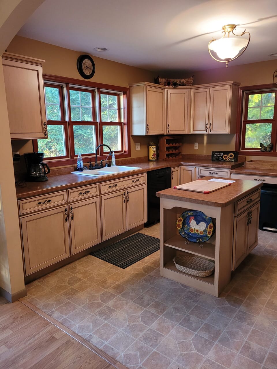 House, Multiple Beds, Patio (Luck Charlie Lodge) | Private kitchen | Fridge, microwave, oven, stovetop
