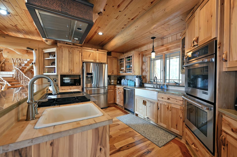 House, Multiple Beds, Jetted Tub (Osprey Lake Cabin) | Private kitchen | Fridge, microwave, oven, stovetop