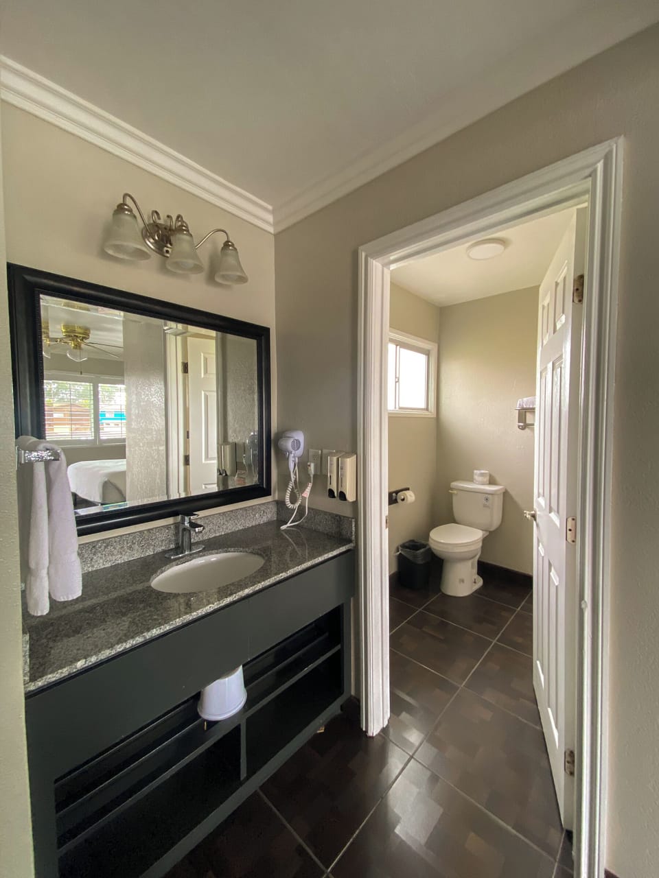 Standard Room, 1 Queen Bed (Second floor) | Bathroom | Hair dryer, towels