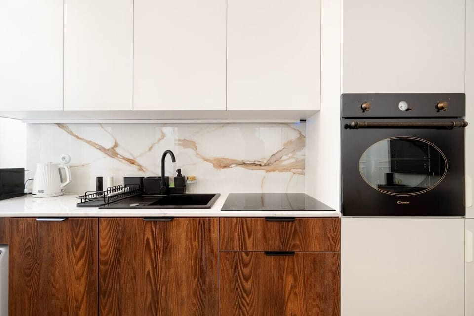 Kitchen with Coffee Machine | Book Now with RENTUJEMY.COM