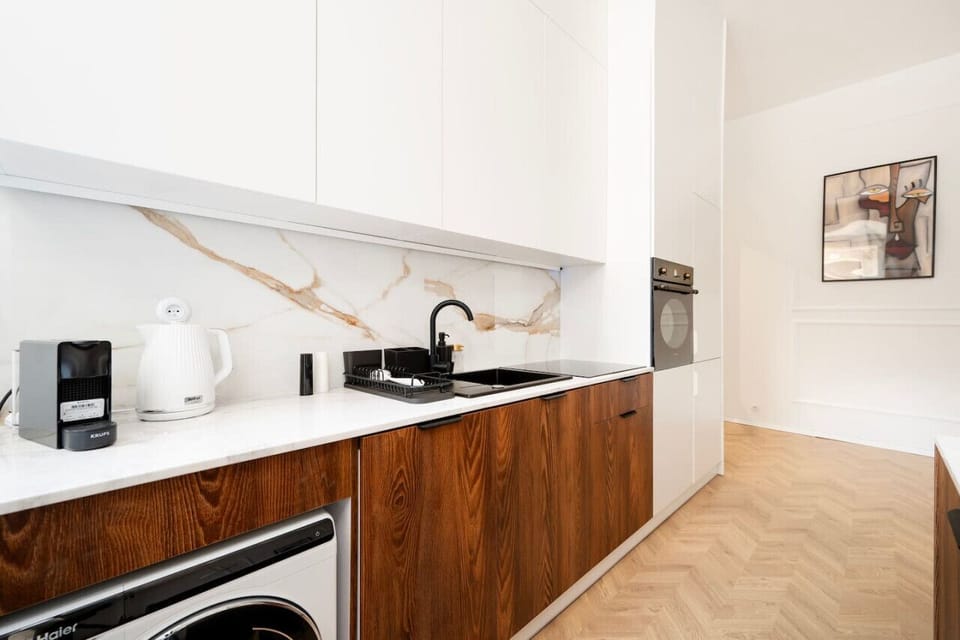 Kitchen with Coffee Machine | Book Now with RENTUJEMY.COM