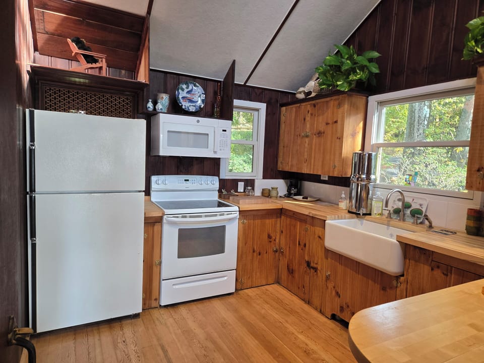 Well equipped kitchen. Ask if we have
a spice you may need.