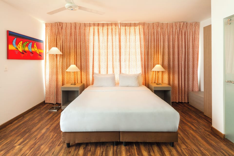 Habitacion Standard Vista al Mar | Down comforters, in-room safe, blackout drapes, bed sheets
