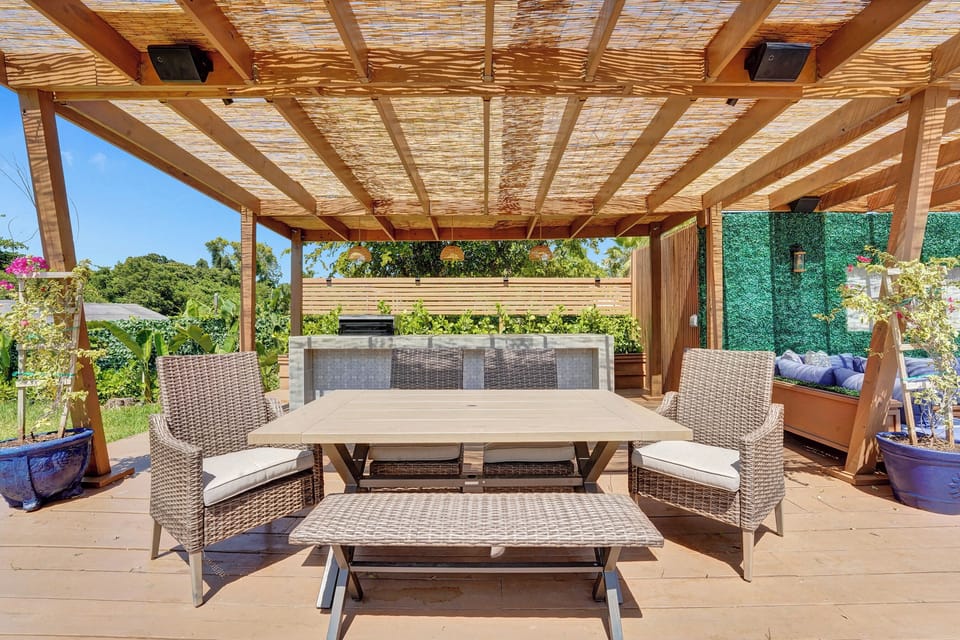 Outdoor dining
