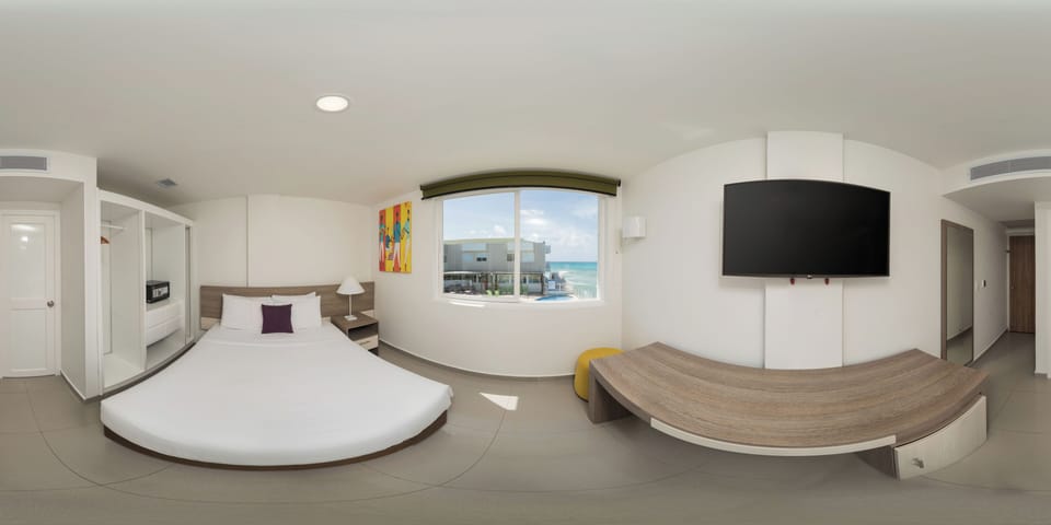 Standard Queen | Minibar, in-room safe, free WiFi, bed sheets