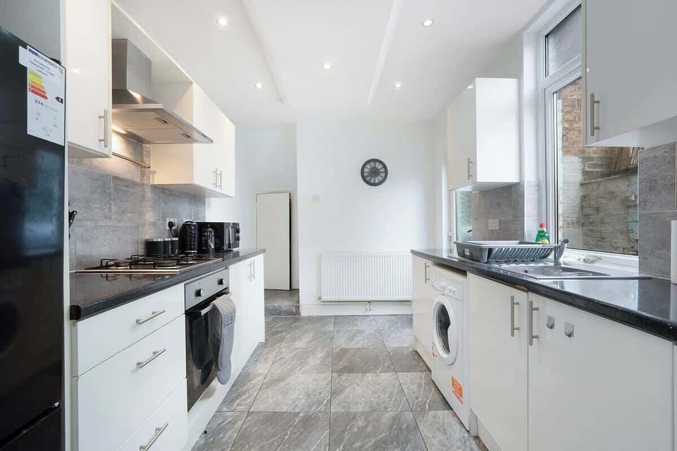 Family-friendly kitchen oasis equipped with all essentials, including a washer & dryer, oven, fridge and full cookware set. Plus, a 3-seater breakfast bar that ensures everyone feels right at home in this cosy culinary haven.
