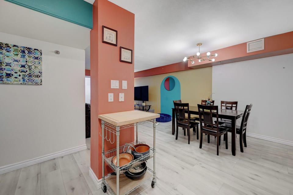 Superior Apartment, City View | In-room dining
