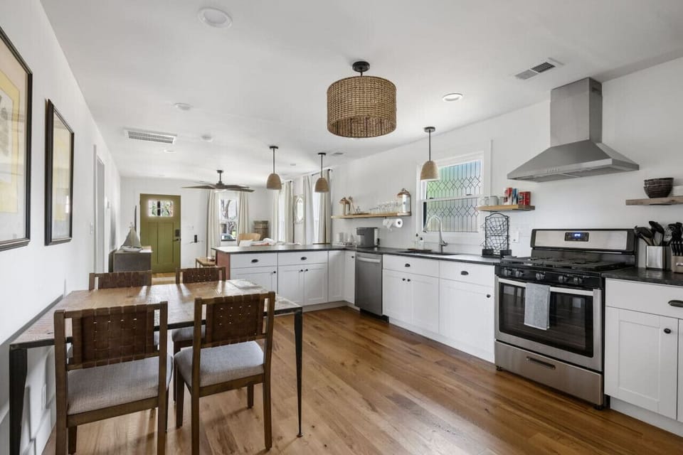 Kitchen & Dining Table