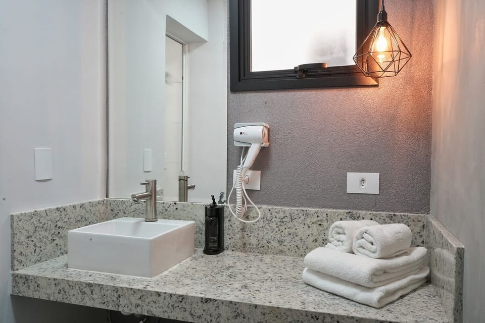 Deluxe Double Room | Bathroom