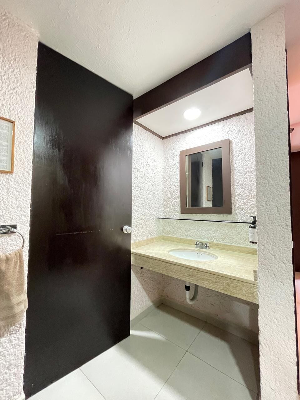 Deluxe Double Room, Balcony, City View | Bathroom | Bathtub, soap, shampoo, toilet paper