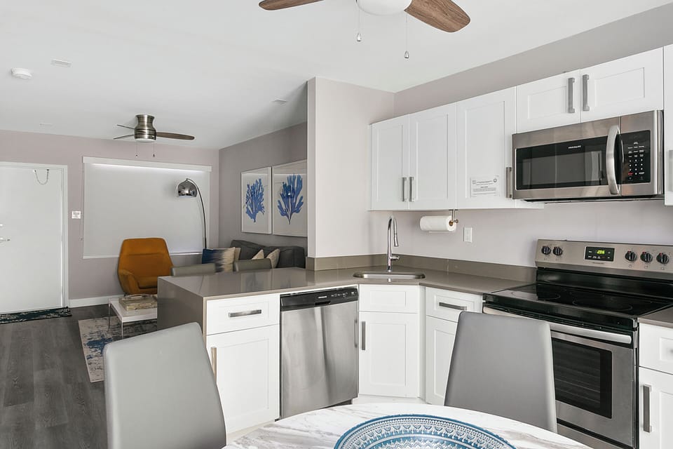 Classic Apartment, Partial Ocean View | In-room dining