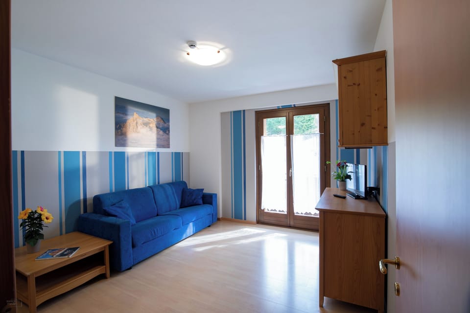 Apartment, Mountain View | Down comforters, minibar, in-room safe, desk