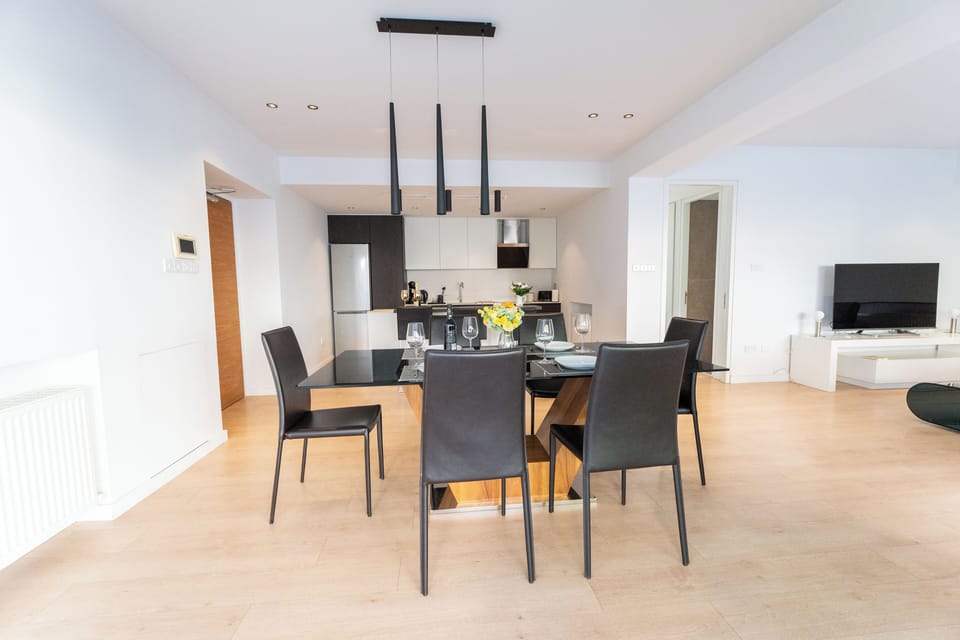 Dining area (2)