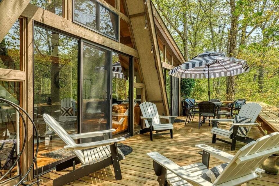 Deck/Outdoor Seating/Outdoor Dining