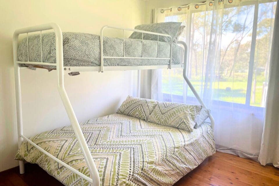 Bedroom 4 with double bed at base and single bed on top