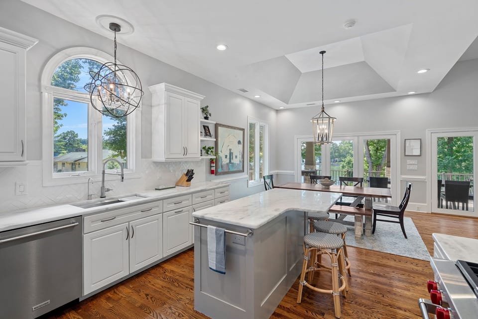 Fully stocked kitchen to prep all your group melas with island seating for 4.