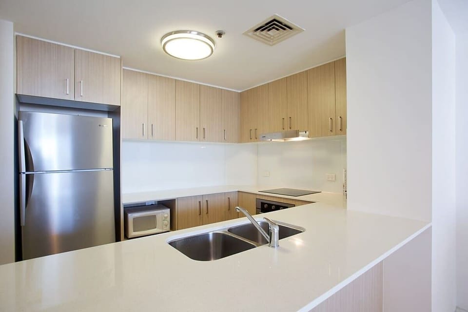 Full kitchen