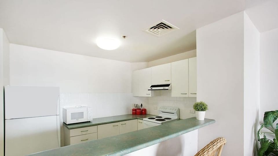 Full kitchen
