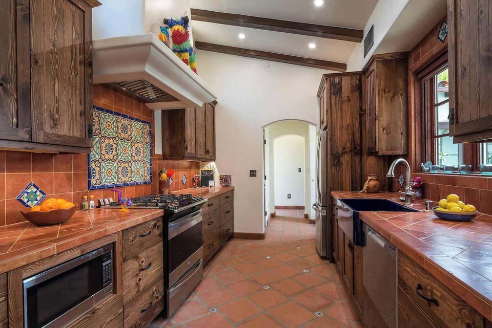 Full kitchen
