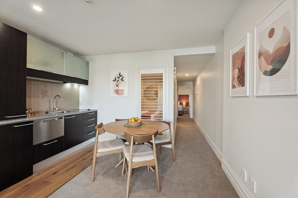 Apartment, Courtyard View | Living area | Flat-screen TV