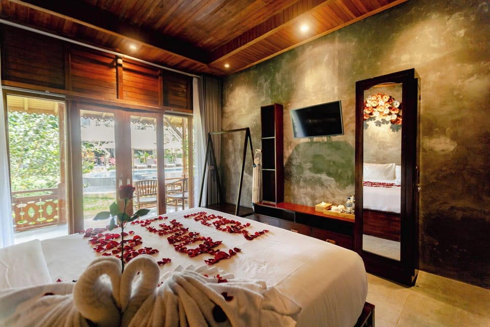 Premier Room, Pool View | Free WiFi, bed sheets