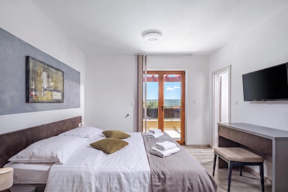 Family Villa, 3 Bedrooms, Balcony (3BR Istrian Villa Erla w/ Private) | 3 bedrooms, in-room safe