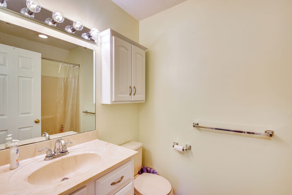 Full Bathroom | 2nd Floor