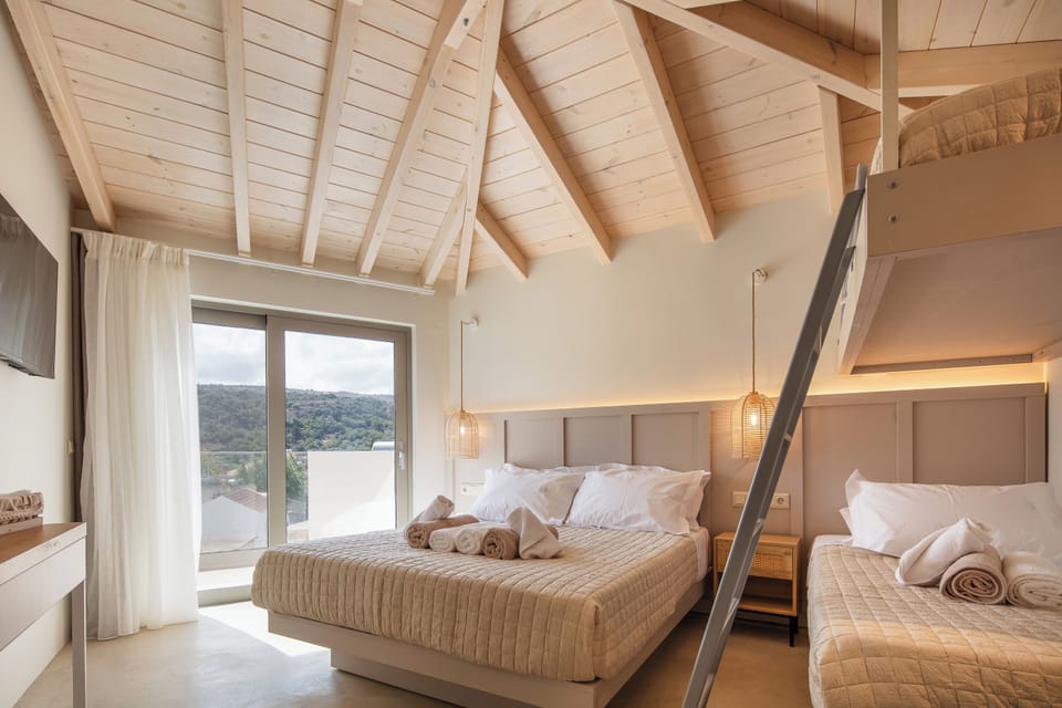 Double Bedroom featuring a Queen Size Bed (1.60x2.00).