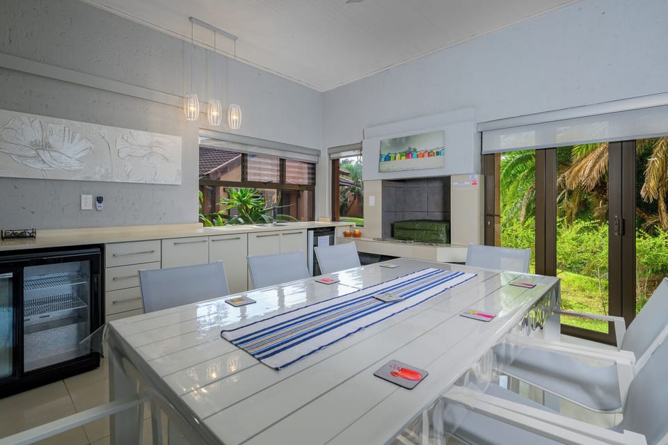Superior Villa, Sea View | In-room dining
