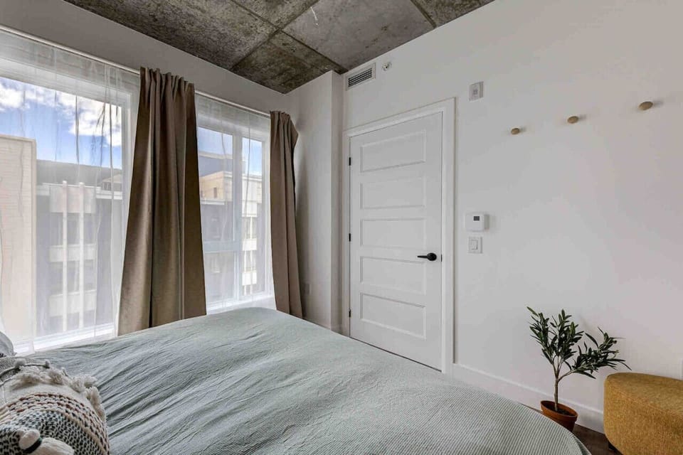 Bedroom 2 with Queen size bed