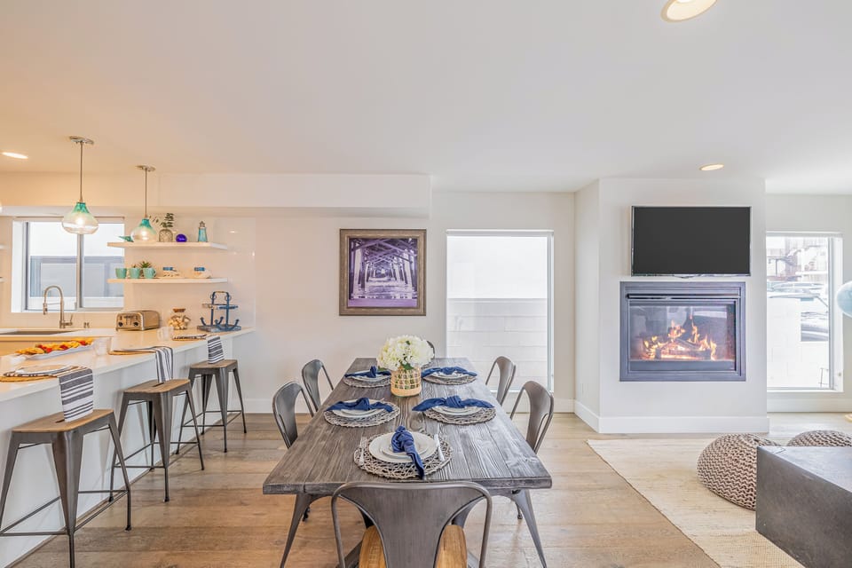 Dining table with seating for 6.